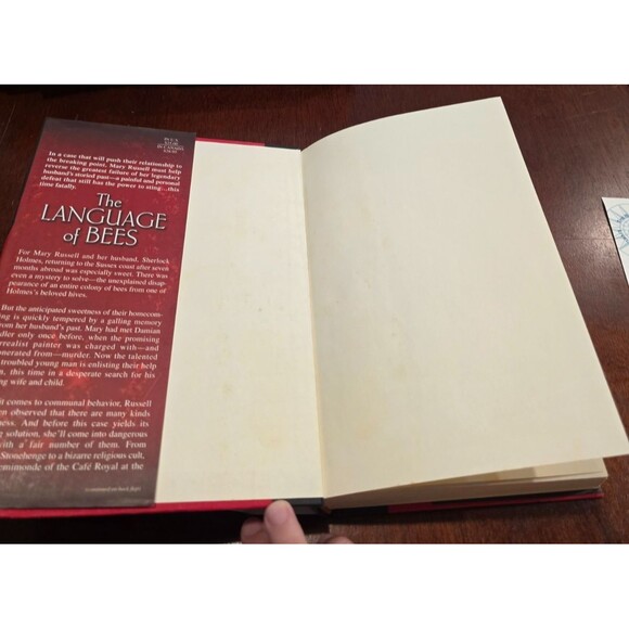 Language Of Bees Laurie R. King SIGNED 1st Printing 1st Edition 2009 HC DJ - Picture 4 of 15